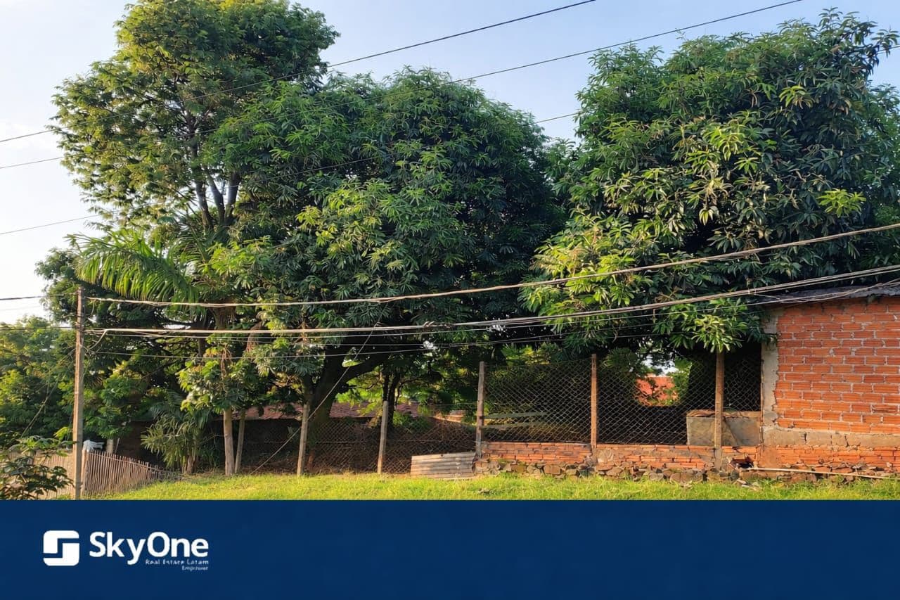 Terreno en esquina frente al Sanatorio Le Blanc – San José – 2