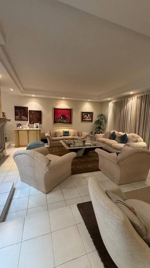 VENDO HERMOSA CASA EN EL BARRIO LAS LOMAS, ZONA BCP – 3