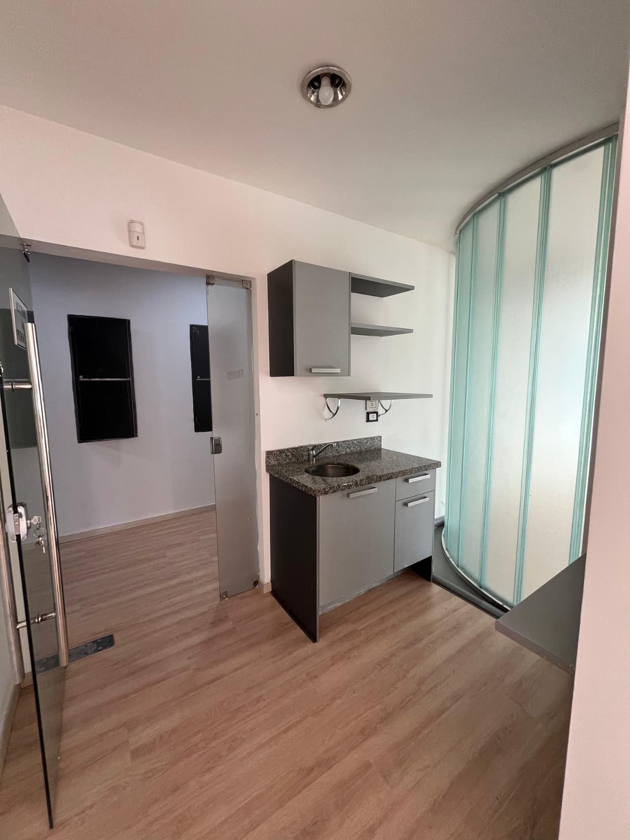 ZONA SHOPPING LA GALERÍA EN ALQUILER OFICINA DE 220 M2 CON 4 COCHERAS – 3