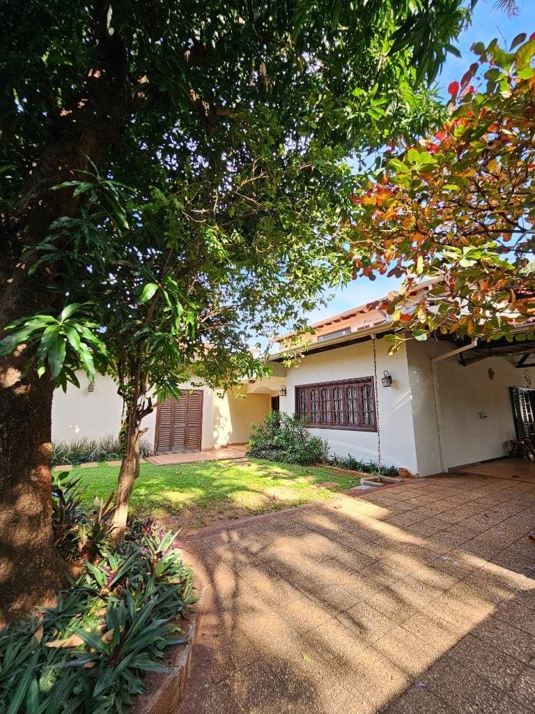 ALQUILO AMPLIA CASA EN LAMBARÉ • BARRIO PALOMAR (sin muebles) – 2
