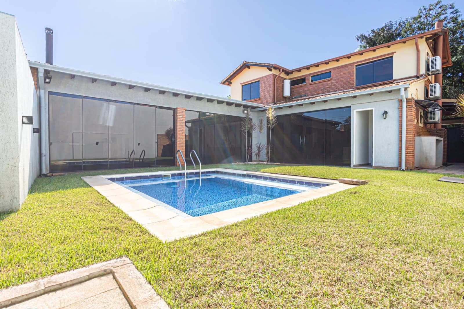 CASA DE 3 DORMITORIOS CON PISCINA EN CONDOMINIO – 2