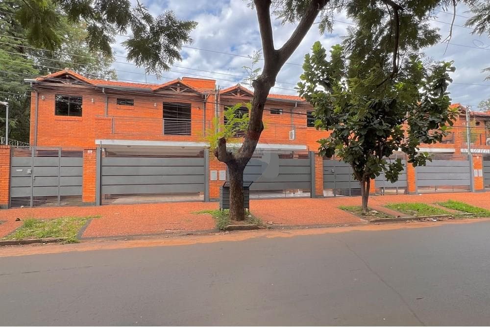 Alquilo Duplex detrás de la Conmebol