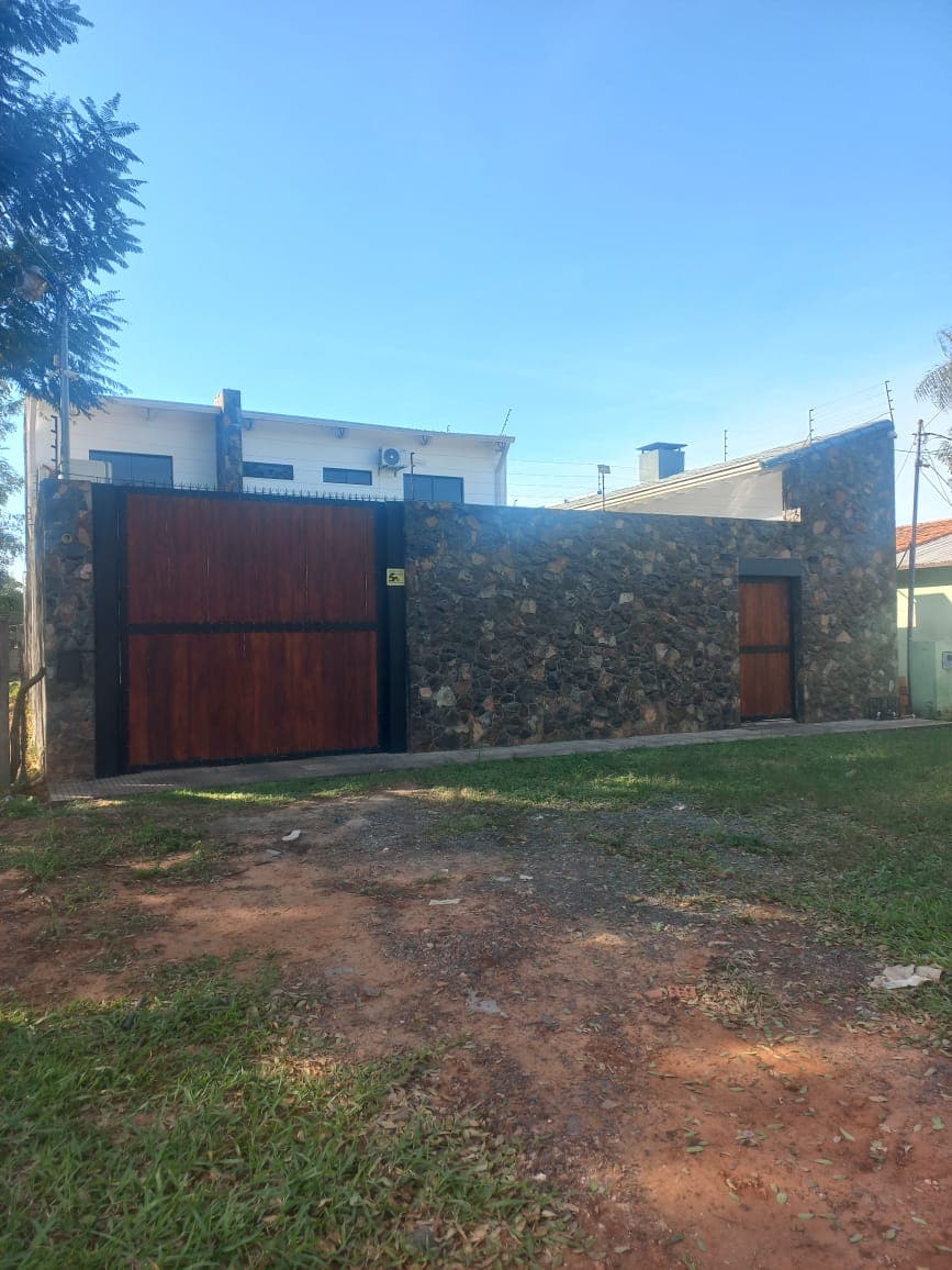 ALQUILO CASA SEMIAMOBLADA Y CON PISCINA EN LUQUE – 2