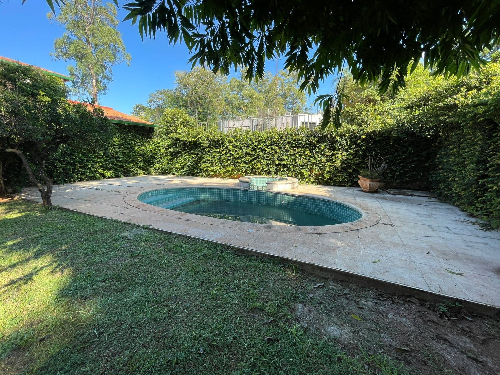 Vendo Residencia de 4 Habitaciones sobre Avda., Zona Municipalidad de Asunción – 2