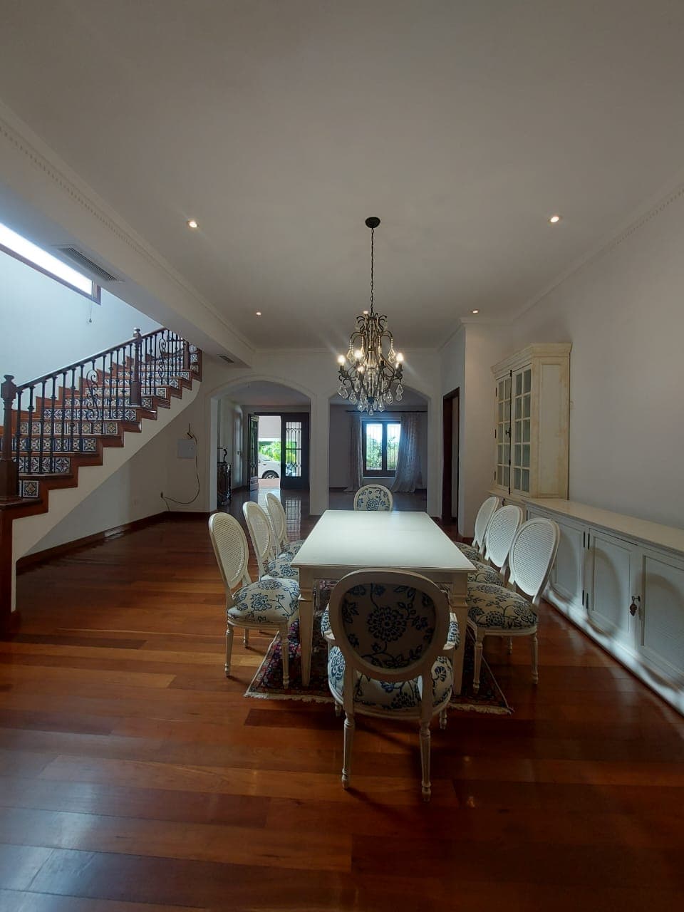Alquilo Hermosa Casa de 5 Suites y Casi una Hectárea en Surubi’i. COD A6 – 2