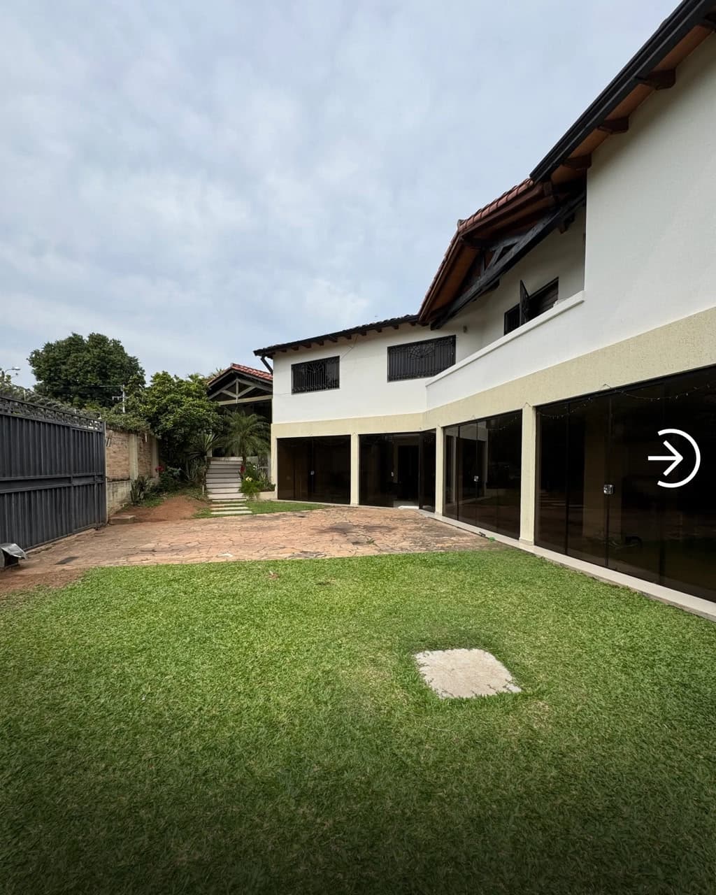 AMPLIA RESIDENCIA EN VENTA – 2