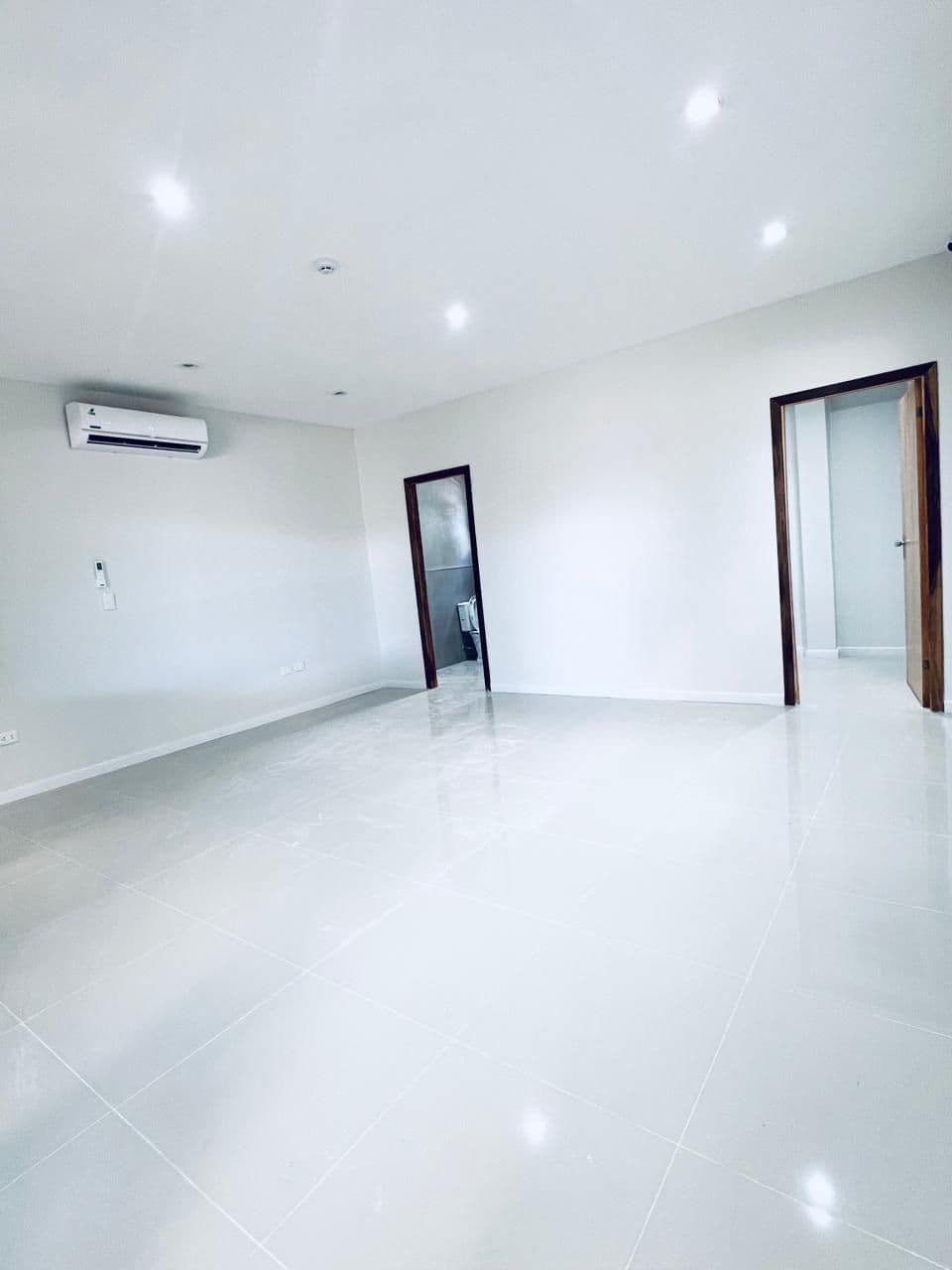 Alquilo Deposito con oficinas – 3