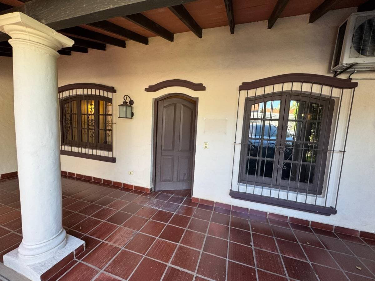 ALQUILO CASA PARA OFICINA EN BARRIO HERRERA – 2