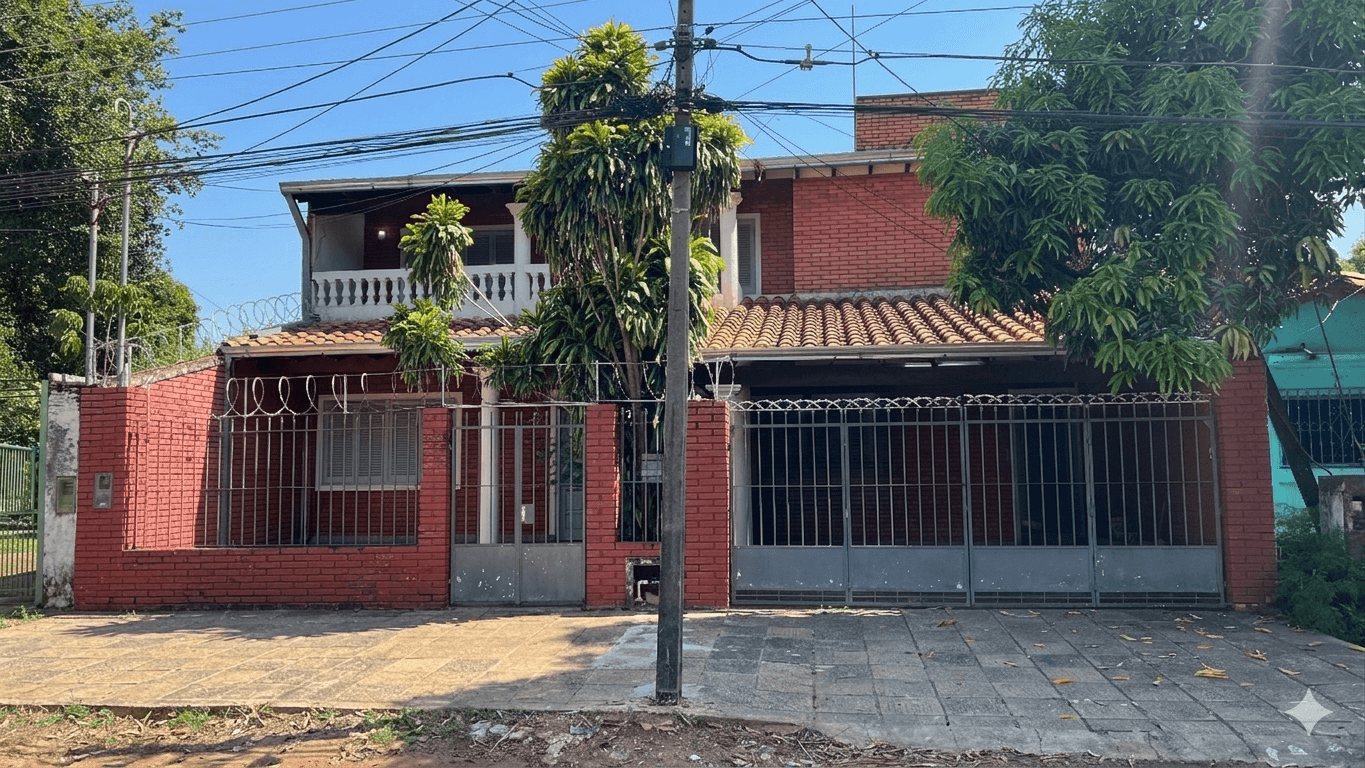 Amplia Casa En Venta En Lambaré – Excelente Ubicación