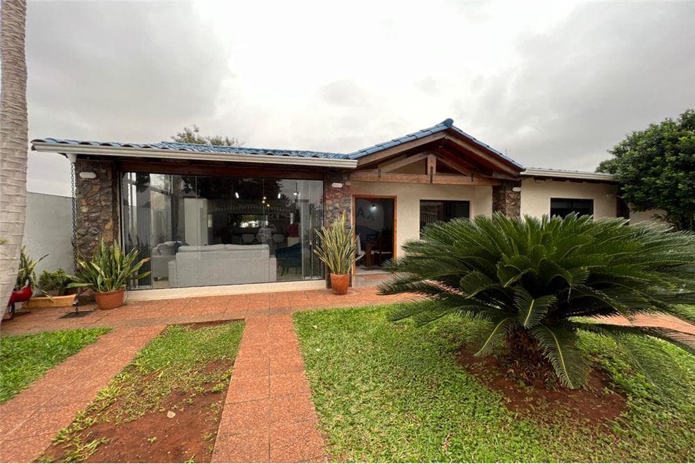 HERMOSA Y AMPLIA CASA CON PISCINA ZONA BARCEQUILLO – 3