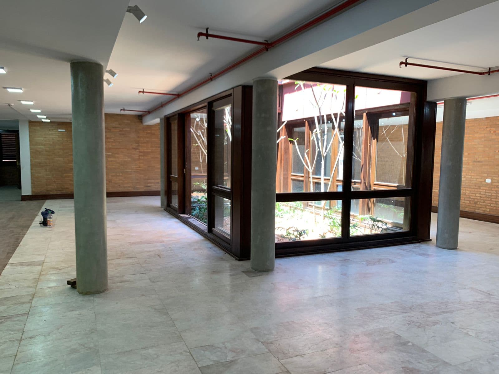 Se Alquila Edificio Corporativo de Prestigio para Oficinas.