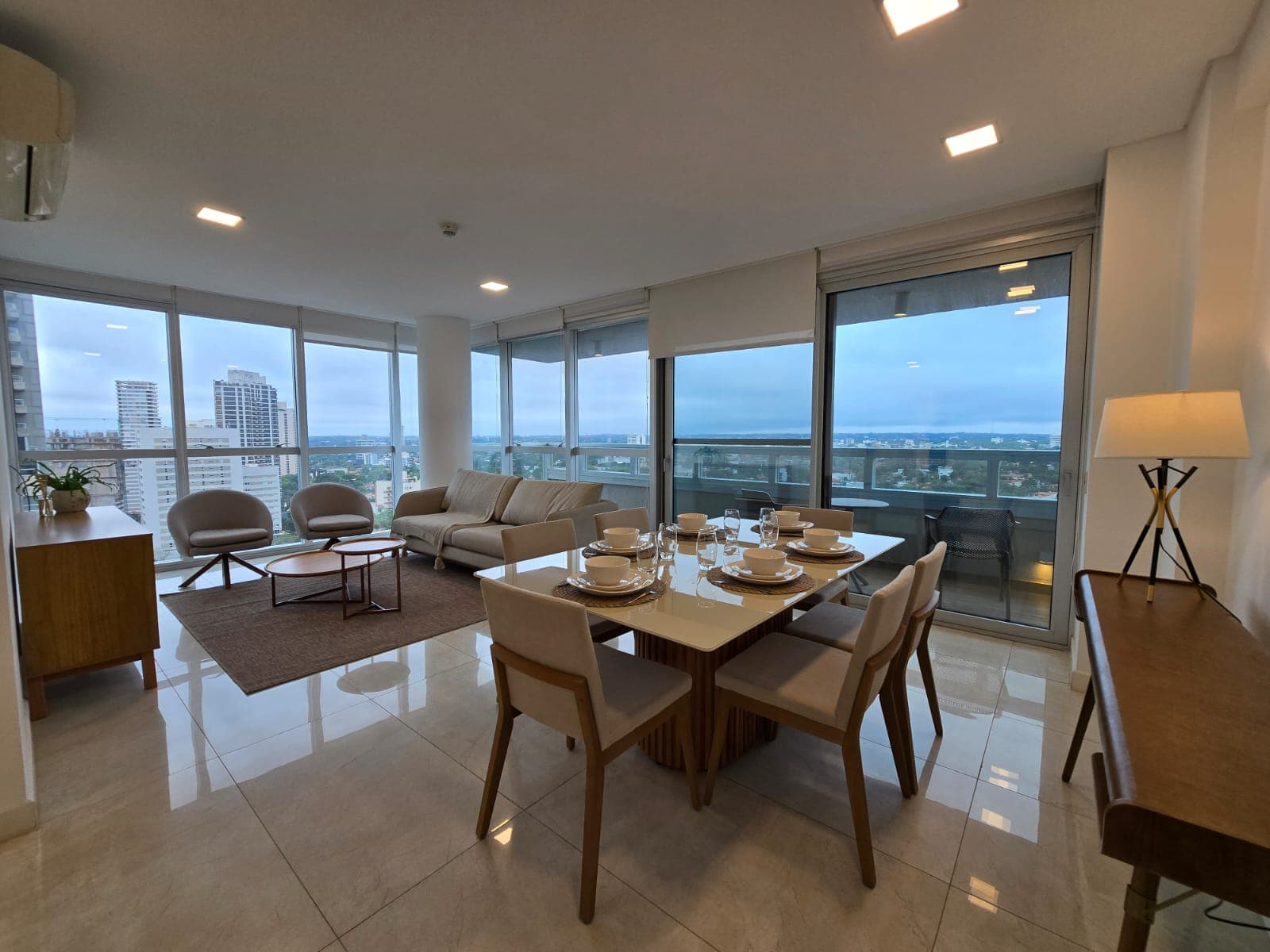 EN VENTA DEPARTAMENTO FULL AMOBLADO - TORRES EMINENT