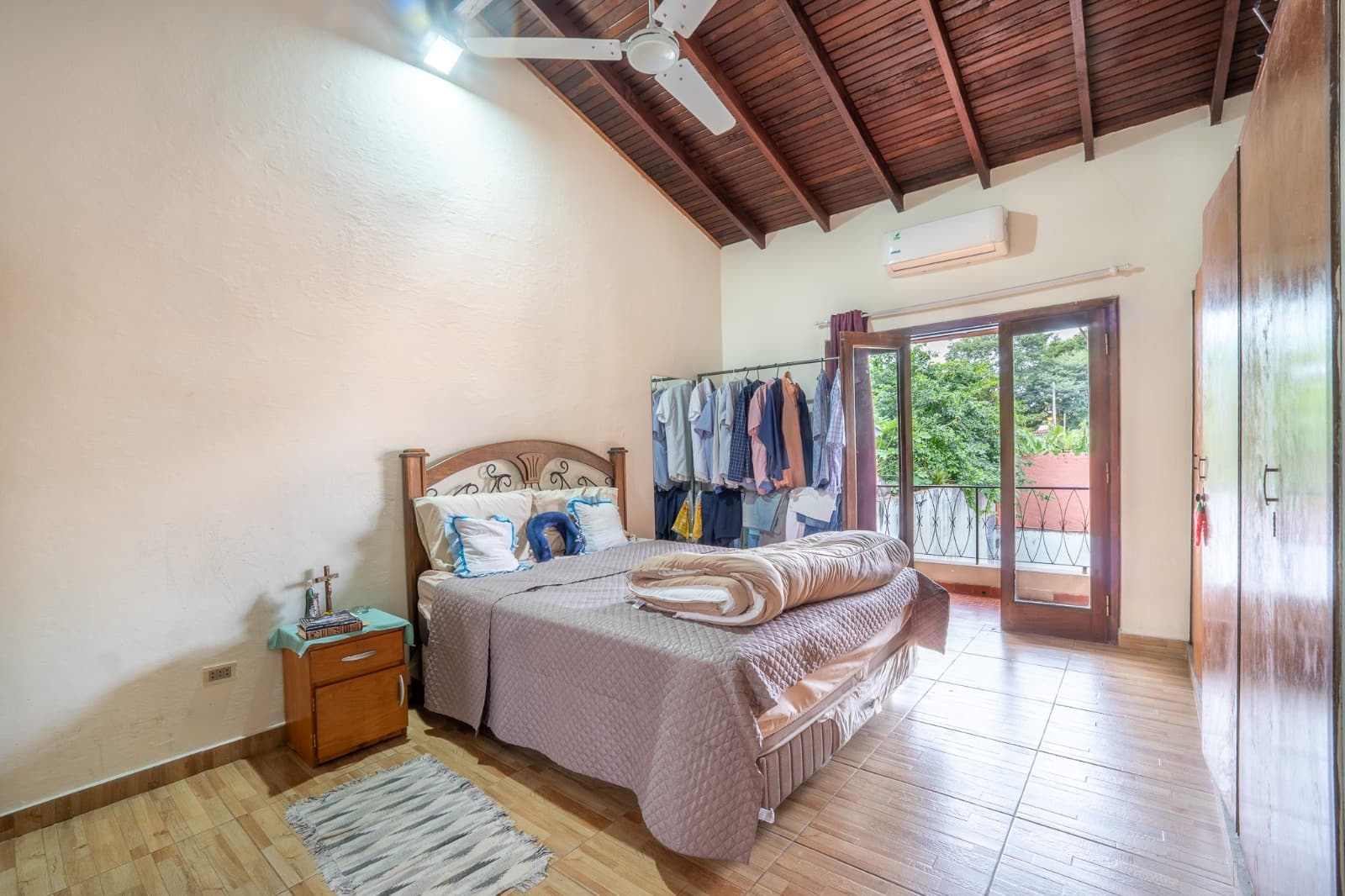 Casa con piscina en Mburucuyá – 3