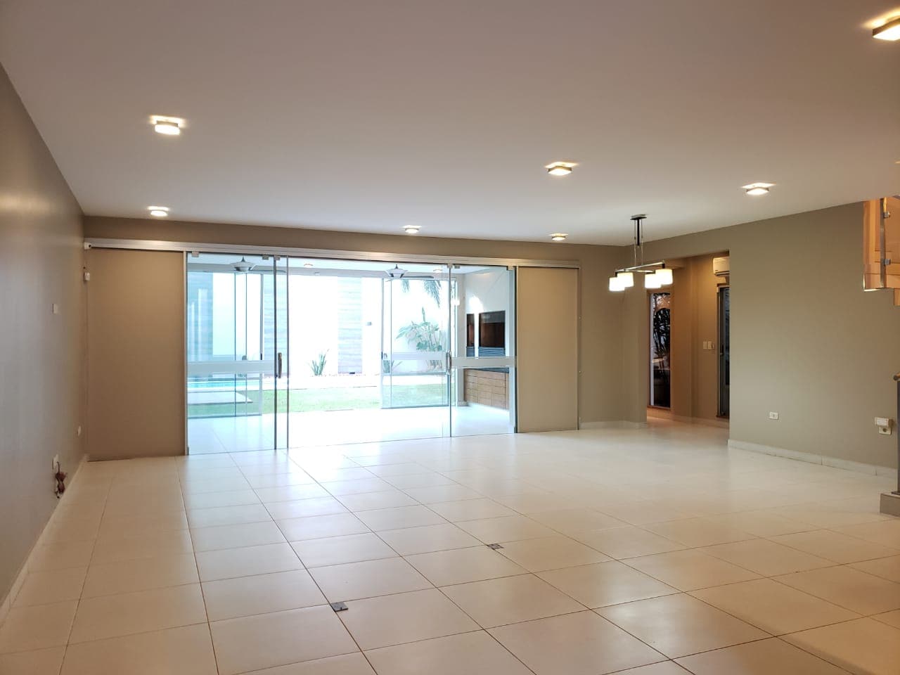 ALQUILAMOS HERMOSA CASA EN LA ZONA MAS RESIDENCIAL DE MANORA – 2