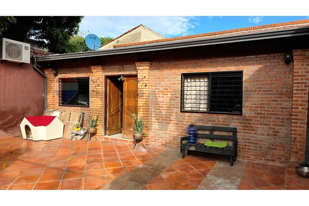 Casa en venta – Barrio Mbocayaty, Asunción – 2