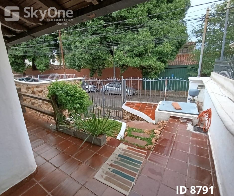 HERMOSA CASA EN VENTA BARRIO LAS MERCEDES – 3
