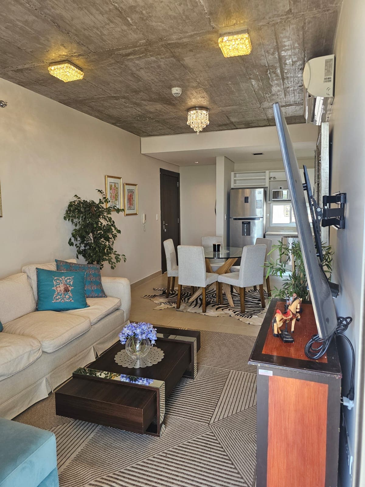 DEPARTAMENTO DE DOS HABITACIONES + DOS COCHERAS- BARRIO MBURUCUYA – 3