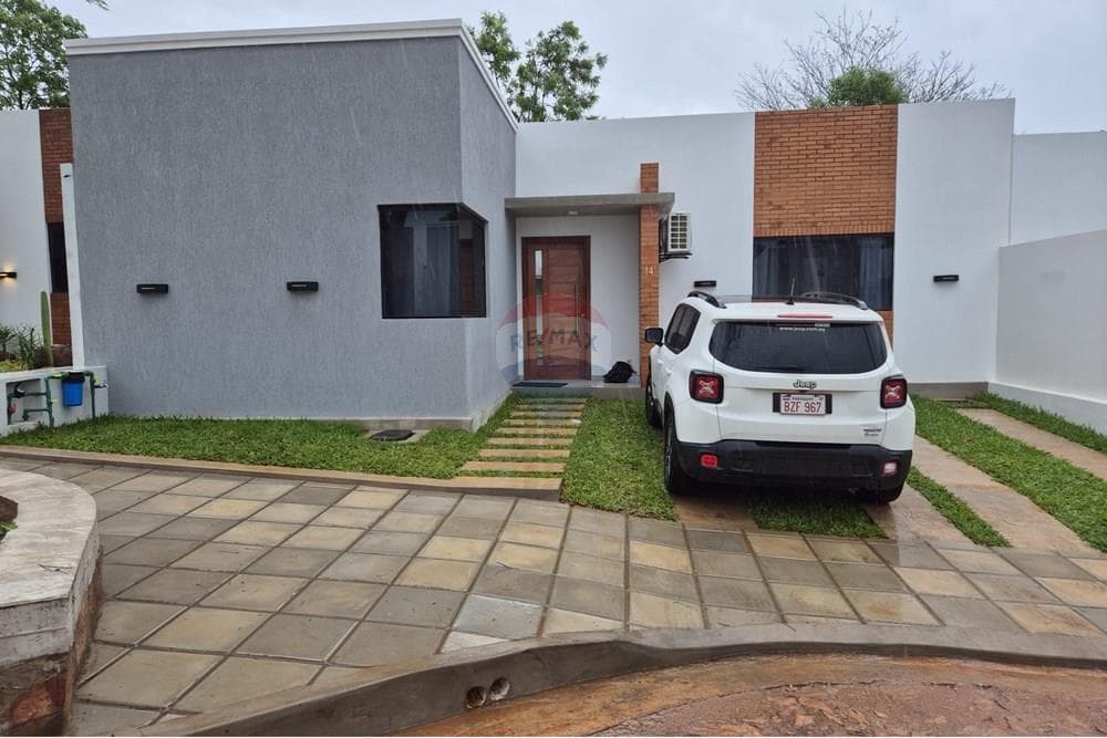 ¡Alquila Casa Moderna En Luque! Barrio Cerrado!