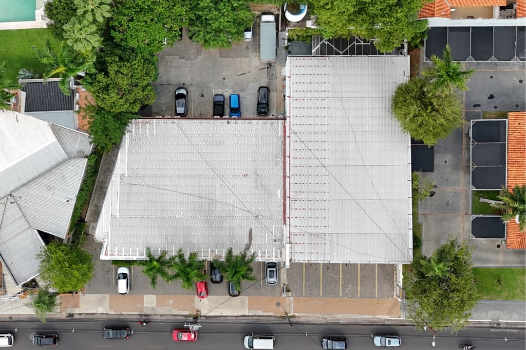 Vendo Para Inversionistas O Empresas - Showroom Comercial Premium Con Renta Sobre Avenida con IMPONENTE FRENTE SOBRE ESPAÑA – 3