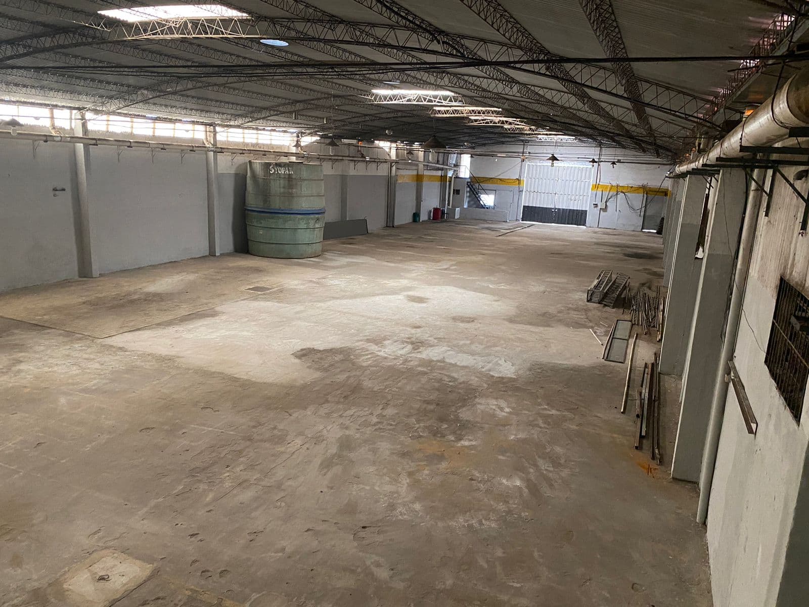 Tinglado En Madame Lynch Con 1.100 M2 Cubiertos, 300m2 Oficina, 200 M2 Libres – 2