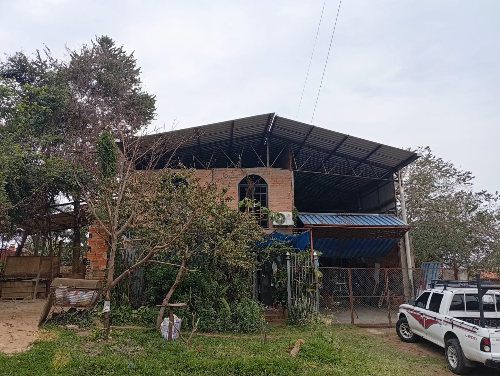 Tinglado En ñemby A 6 Cuadras De Acceso Sur – Con Oficinas Y Energ. Trifásica