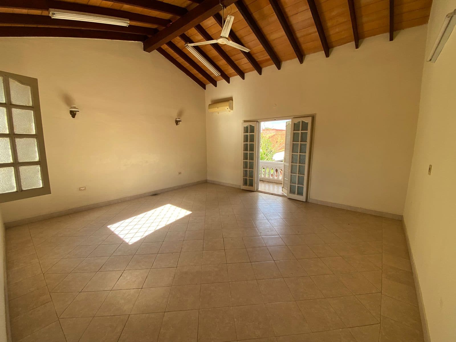 VENDO CASA EN LAMBARE A 3 CUADRAS DE REPUBLICA – 2