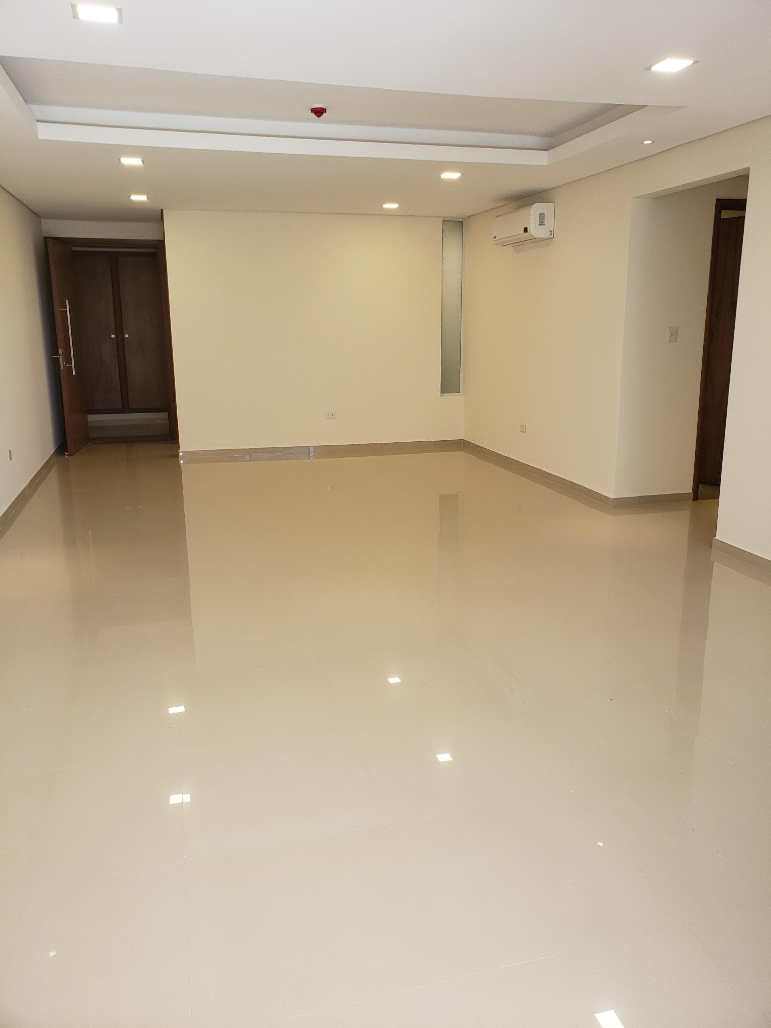 Hermoso y amplio departamento con área de servicio y patio ! – 2
