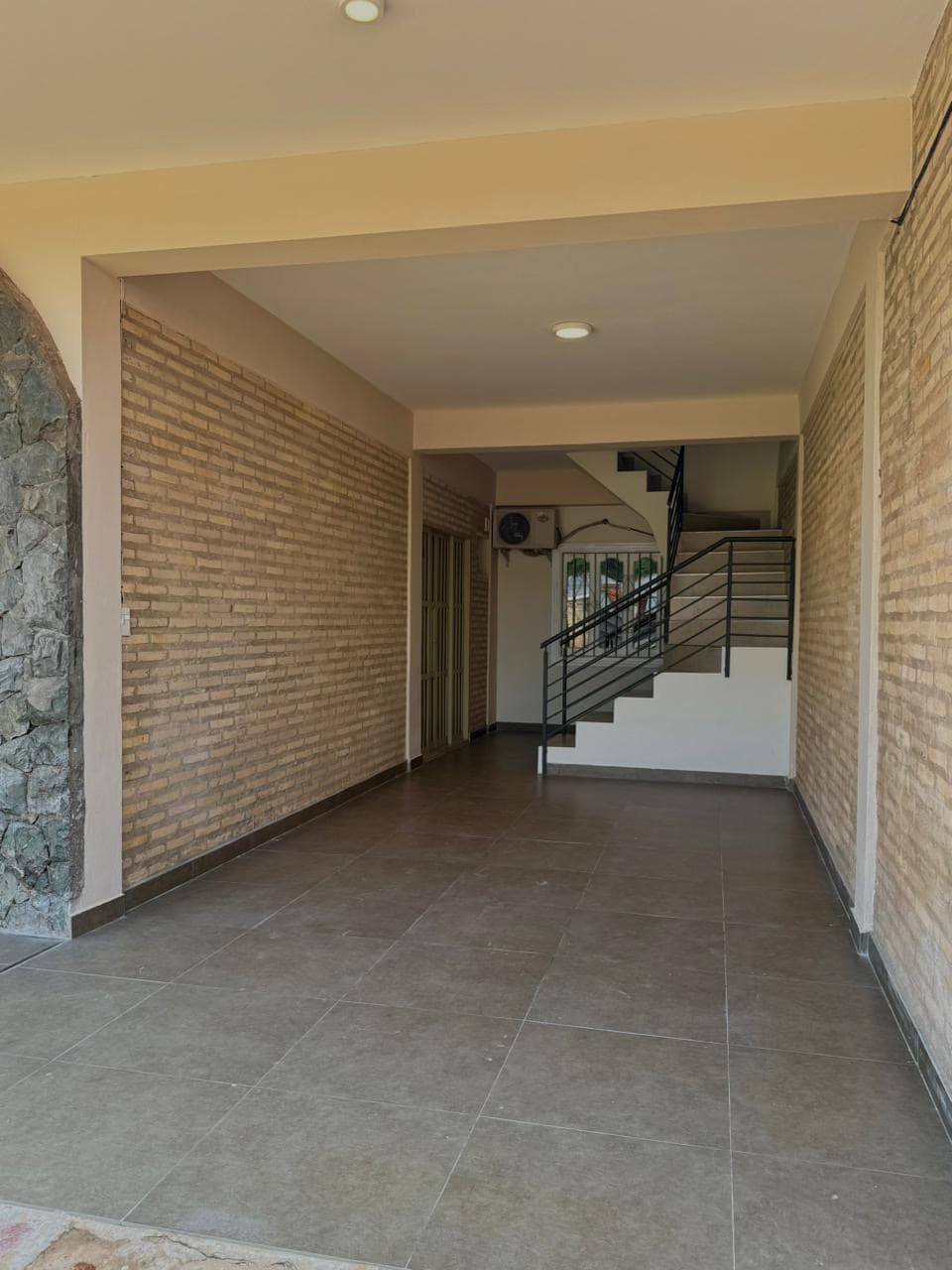 Alquilo amplia casa de 4 habitaciones en Villa Adela luque – 2
