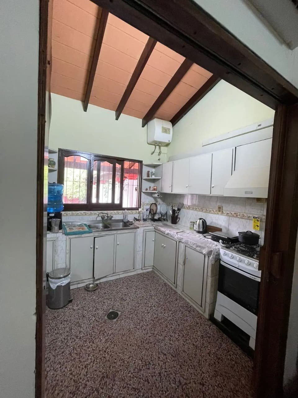 Oportunidad para Invesionistas Casa con salones sobre Del Maestro – 3