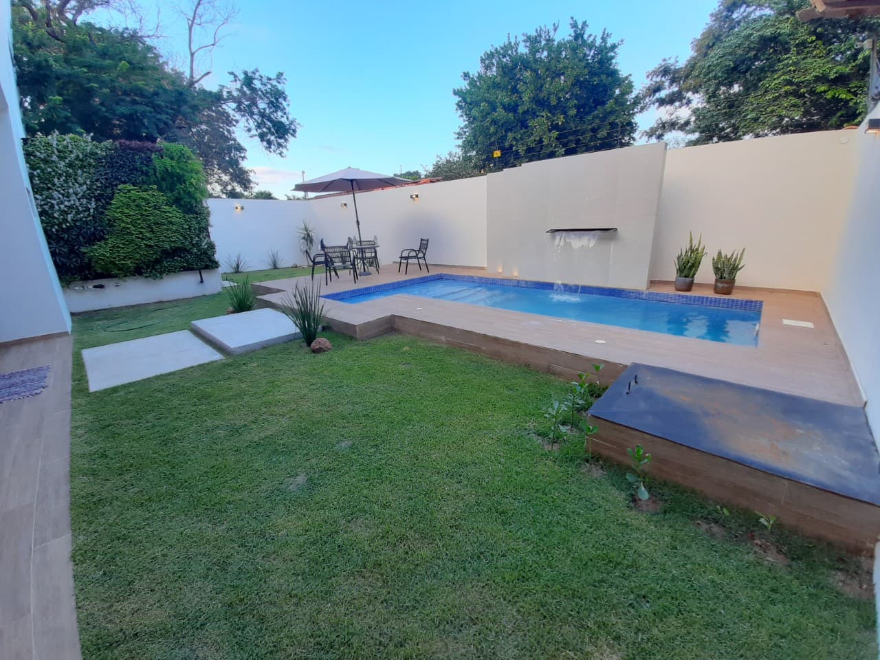 Hermosa Casa Minimalista Con 4 Dormitorios zona Conmebol, barrio America