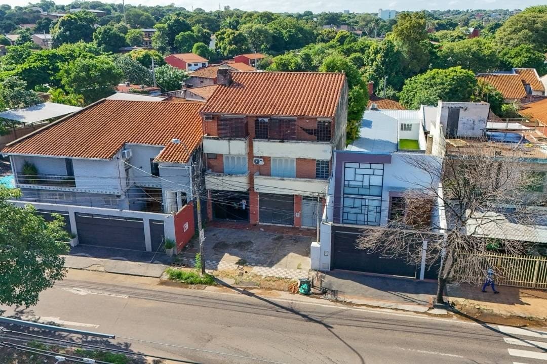 EDIFICIO DE 3 NIVELES SOBRE AVENIDA GRAL. SANTOS – 3