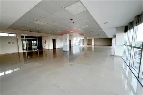 En alquiler, oficina en el edificio Alta Vista sobre la Avda. Mcal Estigarribia