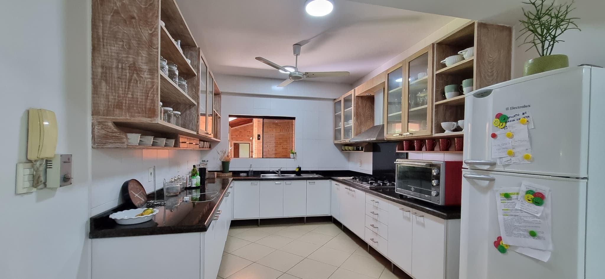 Casa en Lambaré / 4 Dormitorios y amplio patio de 800m2 – 3