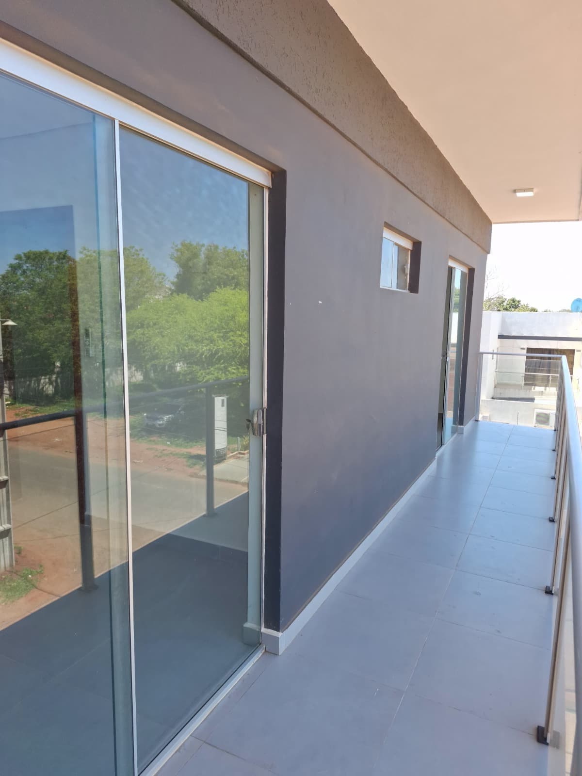 Se alquila hermoso departamento de 3 dormitorios zona Shopping Pinedo