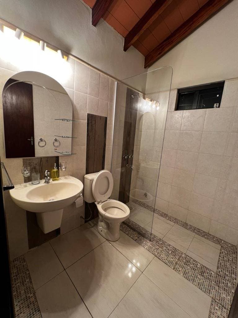 ALQUILO DUPLEX EN ESQUINA EN LAMBARÉ LAMBARÉ ZONA SUPERMERCADO ARETE – 2