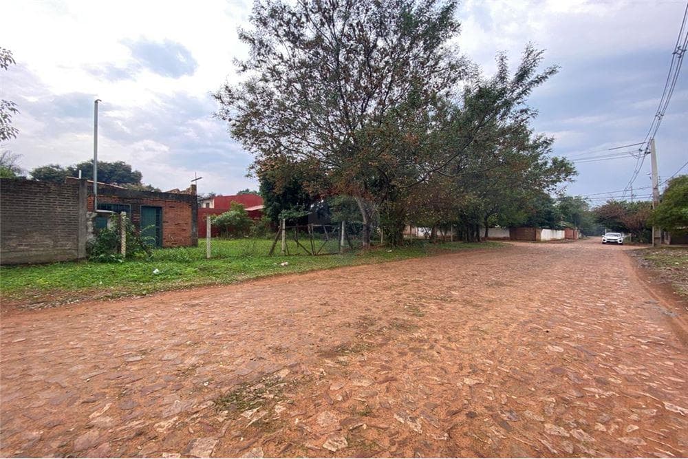 VENDO TERRENO EN ESQUINA EN LUQUE - LAURELTY – 3