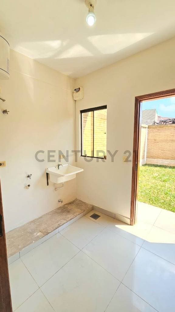 En alquiler duplex de 3 dormitorios Zona Rakiura Luque – 3