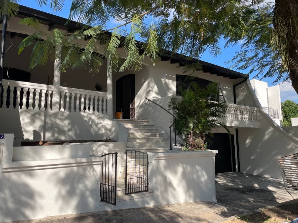 ALQUILO CASA CON ESTILO CLASICO RENOVADO, ZONA AVDA PERON – 2