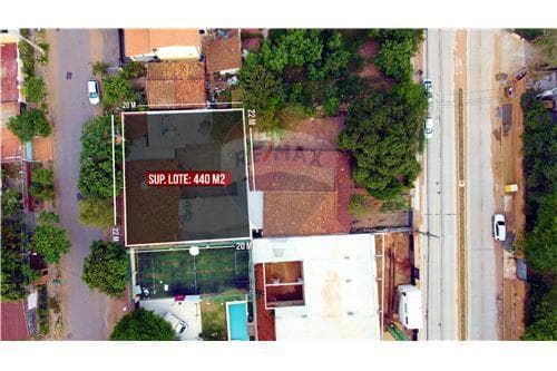 Terreno de 440 m2 en Barrio Mburucuyá - Zona EH a pasos de Molas López