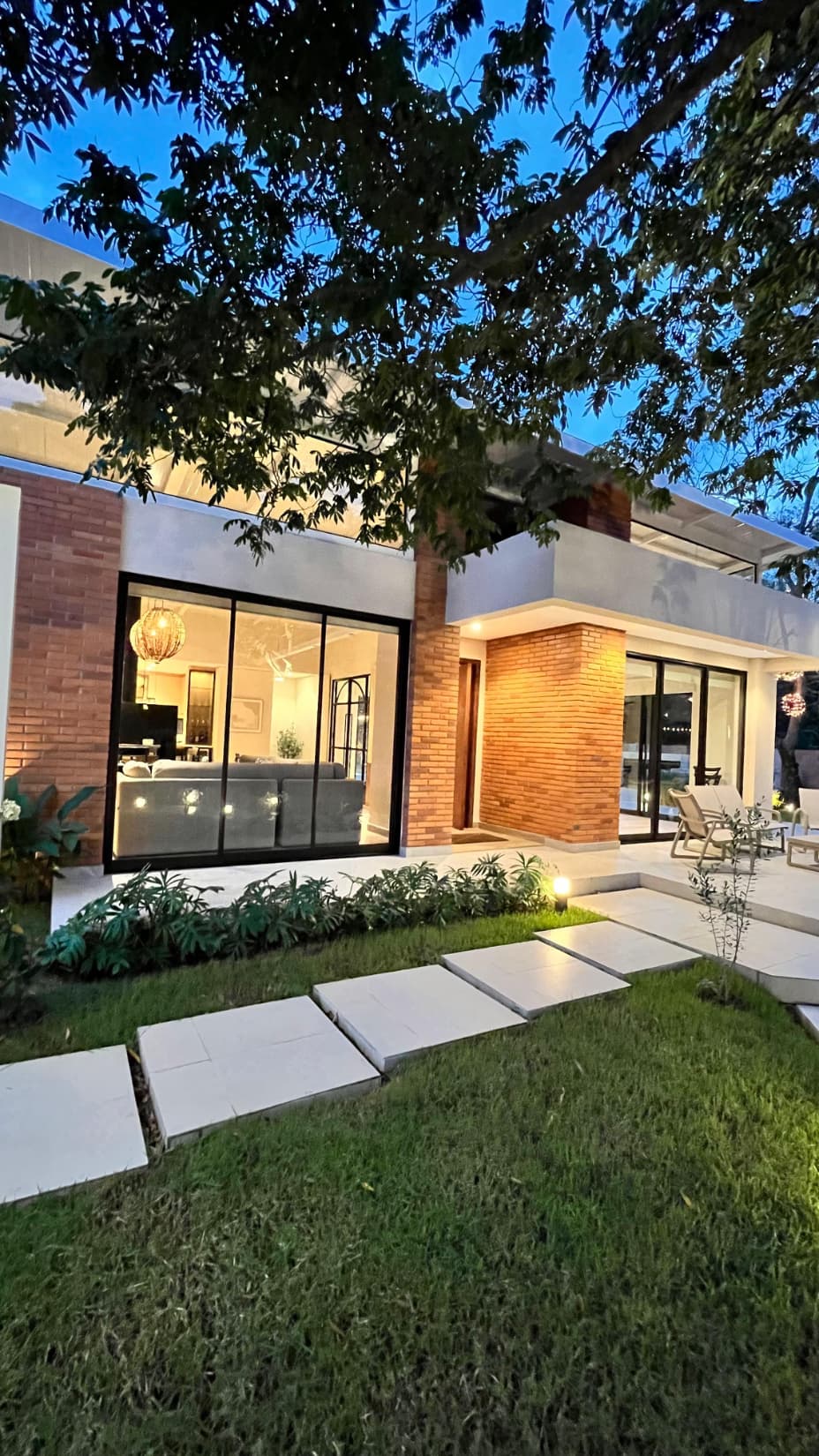 SAN BERNARDINO EN VENTA HERMOSA CASA DE 4 DORMITORIOS – 2