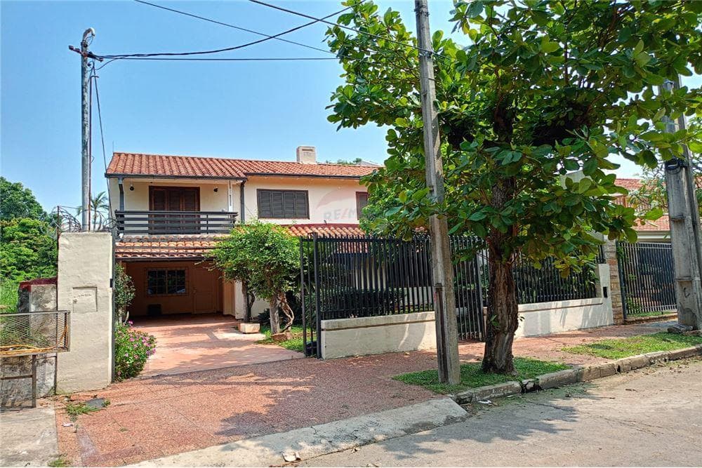 CASA CON PISCINA