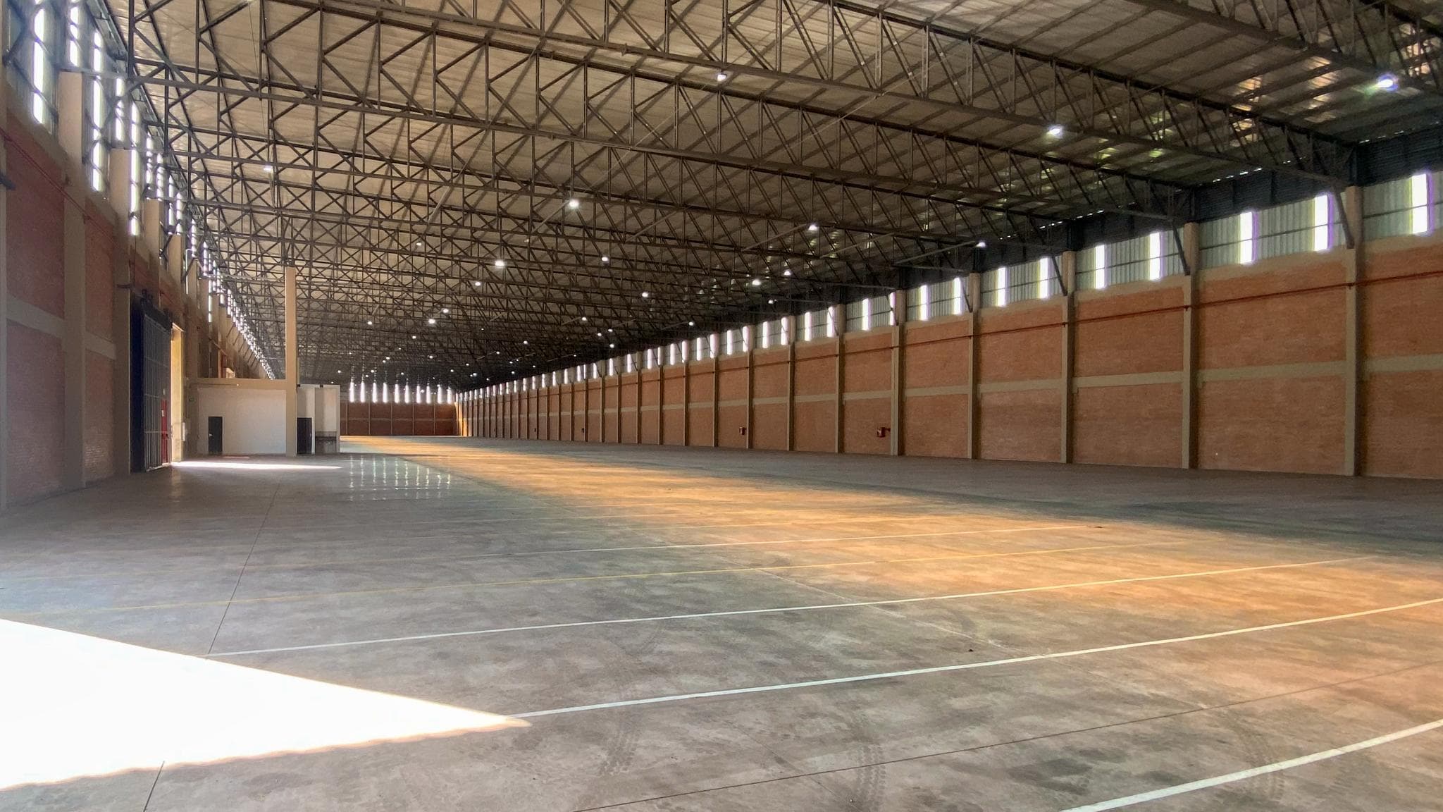 Administracion Alquiler 1077m2 Centro Logistico Aeropuerto Paraguay – 2