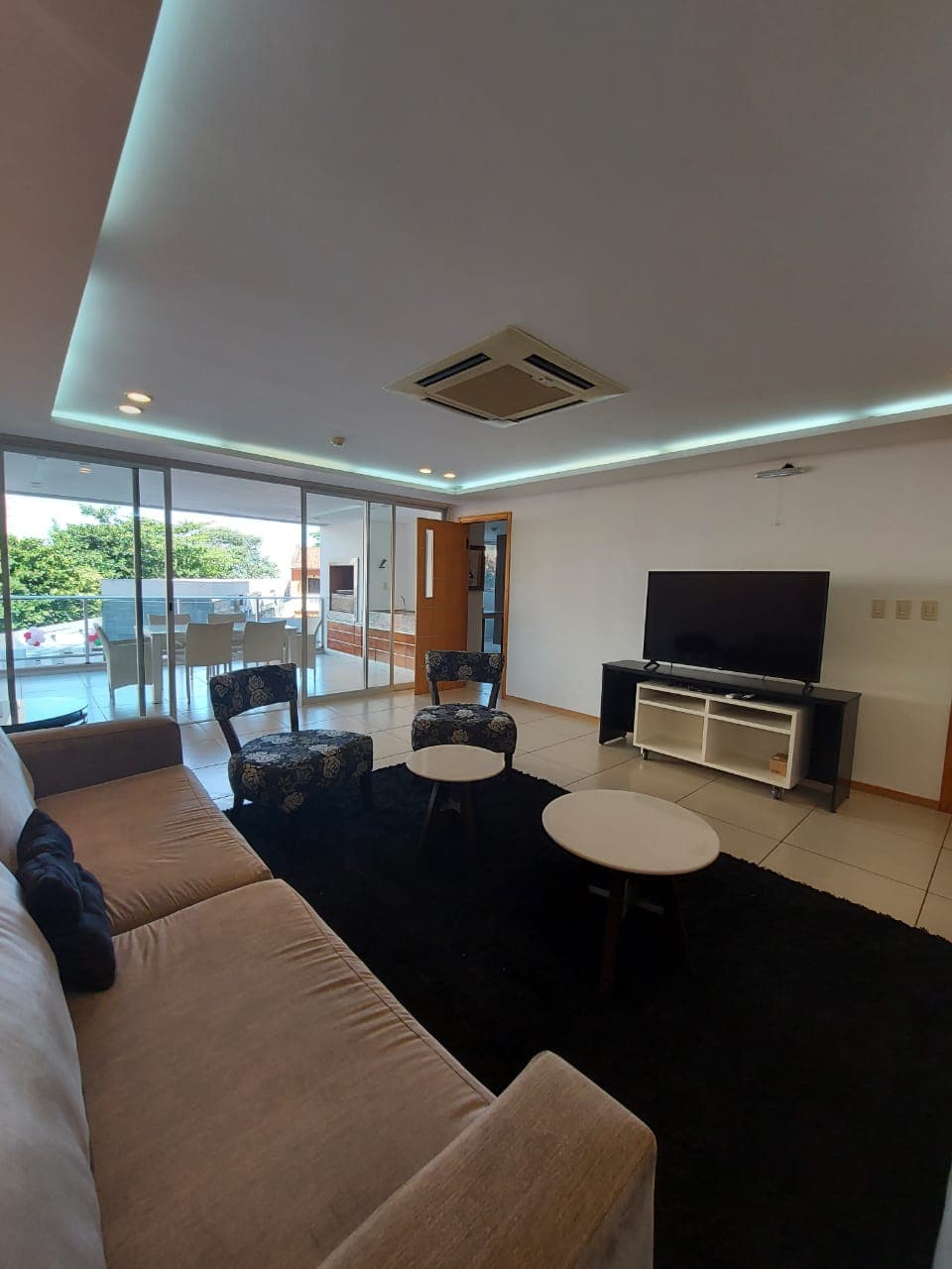 Alquilo Departamento Amoblado de 3 dormitorios en suite. Las Mercedes. COD LG – 2