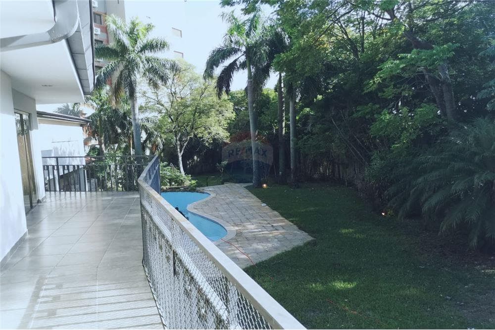 En Alquiler Lujosa Residencia Zona Los Laureles – 3