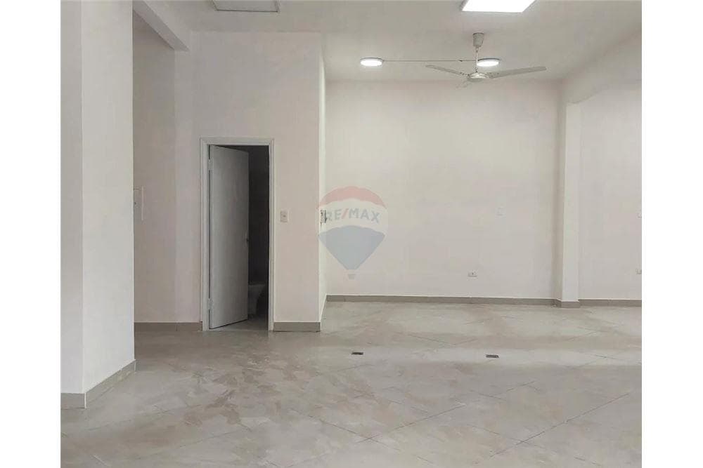 Salón Comercial en Lambare con excelente ubicación – 2