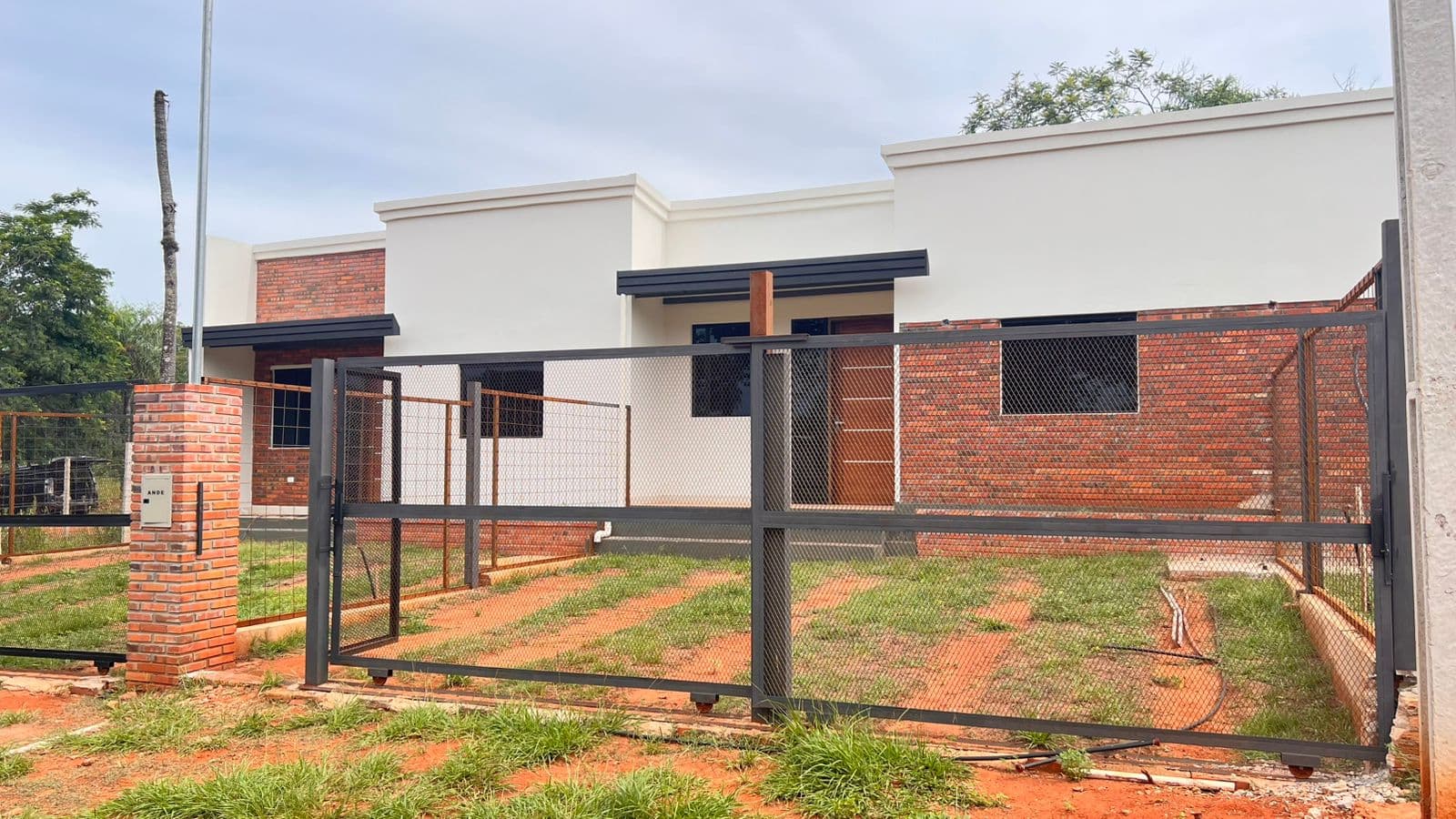 Coqueto chalet a estrenar en Luque Itapuami