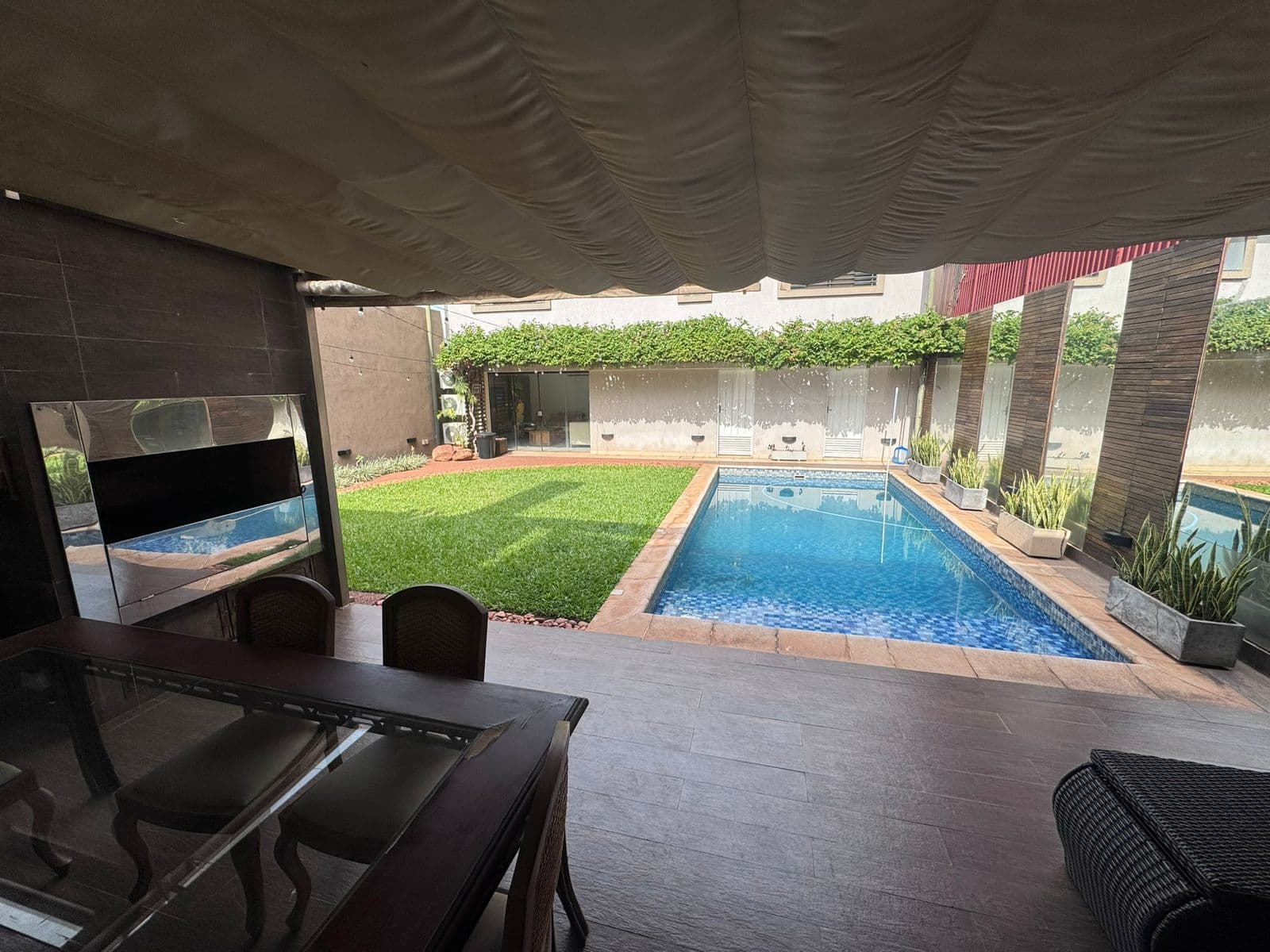 **CASA TOTALMENTE AMOBLADA EN ALQUILER – SANTÍSIMA TRINIDAD**