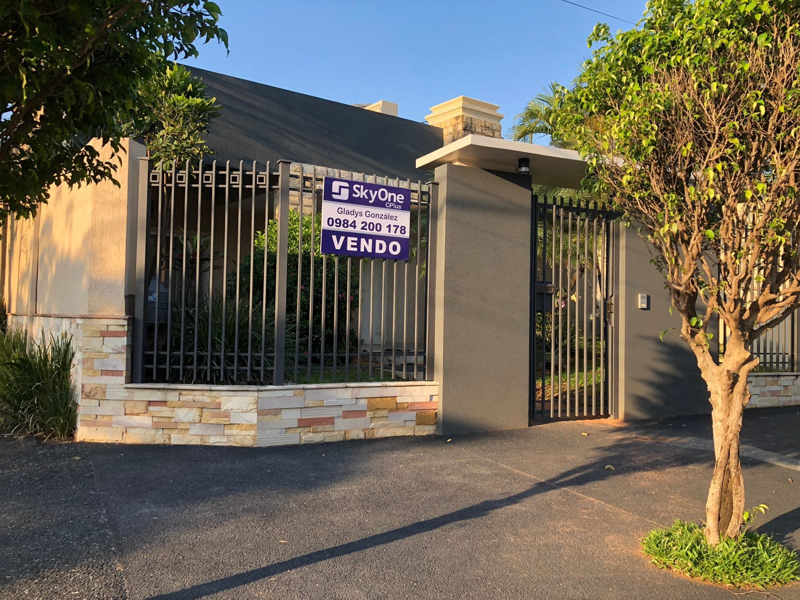 EN VENTA AMPLIA CASA EN TRINIDAD, A UNA CUADRA DE SACRAMENTO