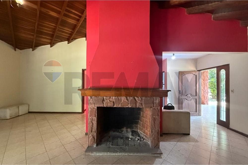 AMPLIA RESIDENCIA EN ESQUINA – PARQUES DEL YACHT, LAMBARÉ – 3