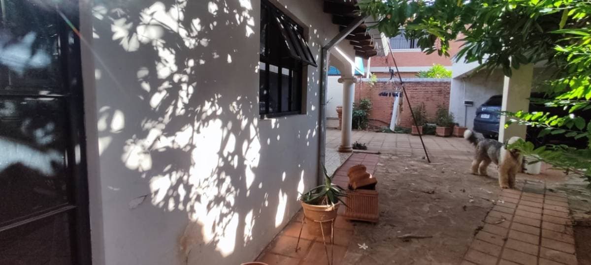 Vendo Amplia Casa en Asunción, Barrio San Vicente – 3